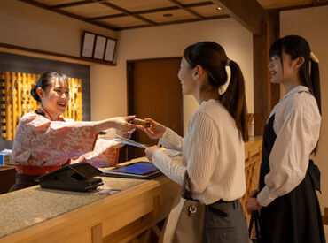 ～旅館の第一印象を決めるフロント～
おもてなしの心があれば未経験でも大丈夫◎
丁寧にイチからお教えしますね♪
