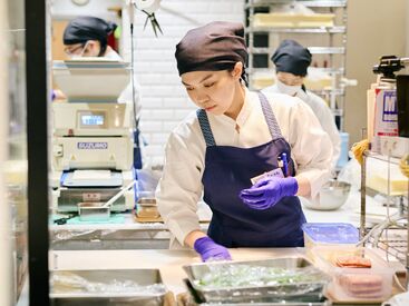 こだわりの大粒ご飯と、特別なおかずによるごちそうむすび！