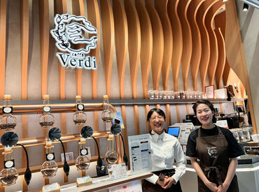 ≪高島屋S.C店≫
髙島屋内のお店なので、幅広いお客様がいらっしゃいます
＊コーヒーの魅力をお伝えしていきましょう＊