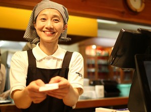 木のぬくもりを感じる落ち着いた空間*゜
ほんわか優しい先輩があなたをしっかりサポートします♪