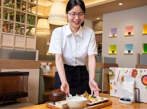 グループ各店で使える食事券毎月支給！
300円分×3枚を毎月アプリにて支給！
ご友人や家族とお得にお食事♪