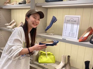 ＼未経験者さんも歓迎／
まずは元気に「いらっしゃいませ！」と
挨拶ができれば大丈夫(#^^#)♪
女性が活躍している職場です☆彡