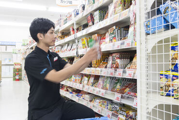 ◆STAFF大量募集中!◆
作業はモクモク…でも、同じ作業をするSTAFFがたくさんいるから、なんだか心強い♪幅ひろい世代を大歓迎★