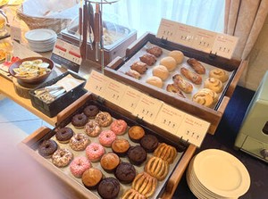 ホテルこだわりの料理をお客様へ提供いたします。あなたの笑顔と明るい接客を必要としております♪