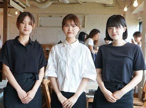 『24/7』は無垢の木材などを使ったナチュラルなインテリア空間。
こころとからだを休めるカフェで一緒に働きましょう！