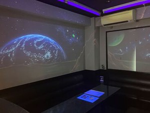 ★オシャレがとことん自由♪
ネイル/ピアス/派手髪OK！ヒゲも可！
いつもの自分スタイルでOK◎