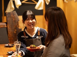 店内にコウバシイ香りがただよう
商店街の一角に店を構えるネオ居酒屋です。
日々趣向を凝らした料理をお作りしています。