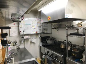 ＼小規模の有料老人ホーム／
「親戚が集まったときの食事の準備」
そんな感覚でお仕事できます♪
レシピを見ながら調理スタート!