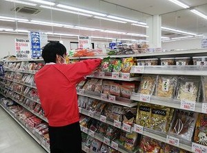 高校生～主婦、フリーターまで幅広く活躍中！
仕事帰りにそのまま夕飯の買い物もできるので、
とっても便利です★