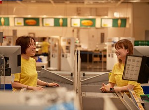 チームワークを大切にし、
お客様がより快適にお買い物できるようなアイディアを出し合っています♪