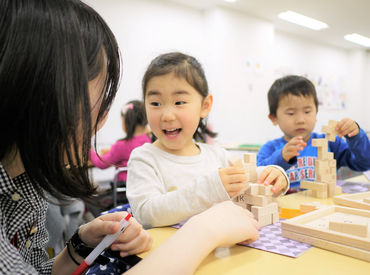 先輩が丁寧に教えてくれます！

慣れてくると、子どもたちへの声かけや、ヒントを出せるようになりますよ。