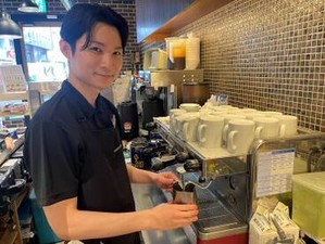 本格エスプレッソマシーンで、
カフェラテ等のドリンクづくりも丁寧にお教えします♪