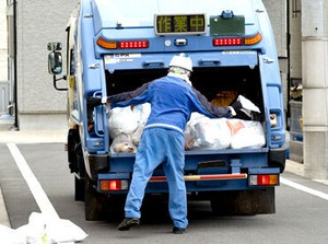 ドライバーさんがいるので、車の運転の必要は無し！
次のごみ回収場所までは、小走りでの移動が多いです。
※イメージ画像