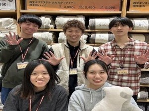 無印良品ファンの方、接客が好きな方等…どんな方でも大歓迎！
バイトデビューの学生さんも◎