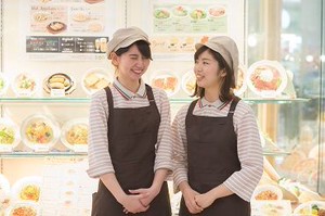 全国展開のイートスタイルの店舗で活躍しませんか？
接客方法などイチから研修でお伝えします！