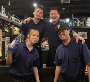 堅い接客マニュアルなし！
お客様とのコミュニケーションも楽しく
肩の力を抜いて働ける店♪