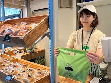 便利なターミナル駅構内★
話題のお店でバイトデビュー♪*。

アクセス抜群で通勤もらくらく◎
帰りにお買い物も♪