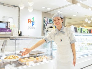 バイトデビューもお任せ★
「研修でお店のことも知れる」
「社会人マナーや一般常識も教えてくれる」
「仕事中も質問しやすい!」