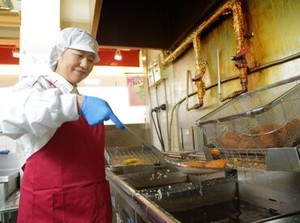 現在のスタッフもみんな未経験からスタートしました♪先輩スタッフが側にいるから、わからないことも聞けるのも安心ポイント！