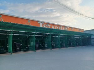 室内は冷暖房完備！
屋外スペースは解放感溢れる広々とした空間！
