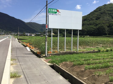 軽自動車で空き地探し！
土地を見つけたら営業さんに報告☆