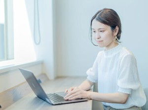 ＼週1回在宅OK／
最初は…出社して教えてくれるから安心♪
資格や経験のない方でも大丈夫◎
平日週5勤務で無理なく安定収入GET★