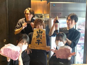 川崎駅からスグ◎
地下通路を通れば雨にもほぼ濡れずに出勤OK♪
"絶品まかない"でお腹も心も満腹！
かなりお得に食べられます♪