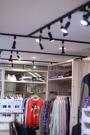 業界が初めてでも全然OK！
みんな服が好きなのですぐに仲良くなれる環境♪※系列店