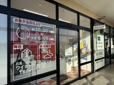 複合施設の中にあるので、帰りのお買い物にも便利！
スーパーだけではなく、雑貨やドラックストア、洋服屋さんまで♪