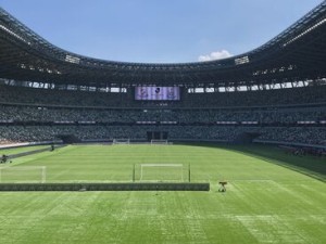 サッカーグッズ販売…
”働いていること”を忘れてしまうほど時間は一瞬！
盛り上がる会場の一体感を体験してみませんか★