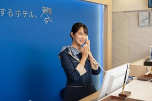 フロントで大事なのは"人柄"♪
学業と両立しながら働く方や、
30代で未経験から始めた方など
接客が好きな方が活躍中です！