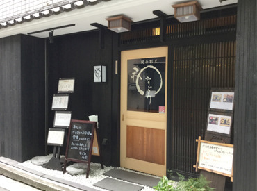 *人形町駅すぐのお店*
髪色・ピアス・ネイルなどは自由なので、
普段通り、肩ひじ張らずに働けます＊
面接時は履歴書不要です！