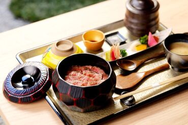 ◇10代～50代まで幅広く活躍中◇
家族のように温かなスタッフがお待ちしております♪
