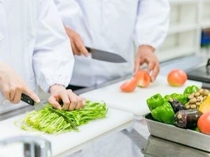 分からないことは、先輩スタッフが優しく
教えてくれます♪聞きにくい…との心配ナシ！