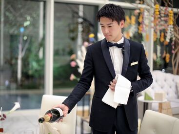 結婚式場って少し堅いイメージ…
そんなことはありません！
自然と笑顔になれたり、感動シーンも!
幸せを目の前で実感できます☆