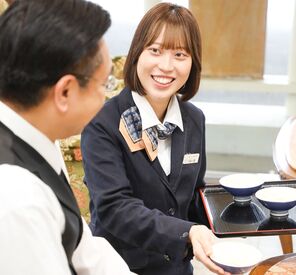 ＜女性スタッフ活躍中＞
チームワークを大切に働いています!!
休憩中などは、他愛のない話で盛り上がる事も…♪