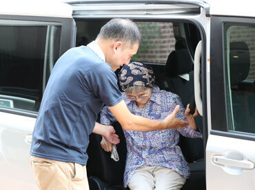 ドライバー未経験大歓迎！普通免許OKなので、運転好きな方歓迎★
介護の知識がなくても先輩社員が丁寧に指導します♪