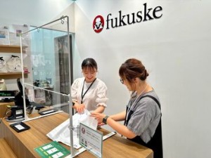 身近なアイテム≪靴下≫の販売がお仕事!お客様はご自身のペースでお買い物されるので、聞かれた際に接客対応をお願いします◎