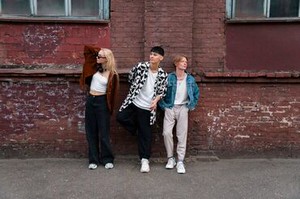 ﾟ*｡☆ NEWスタッフ募集 ☆。*ﾟ
人気ブランドで勤務のチャンス★
20～50代男女幅広く活躍中
時給1500円・日週払い有