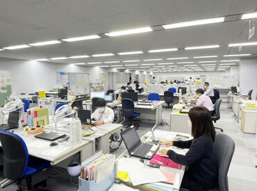 ＼事務スキルを活かせる！／
複数名のチームでのお仕事なので、ブランクがある方も安心◎
土日祝休みだからご家庭とも両立可能♪