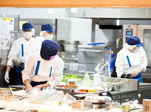 ＼大手企業で安心＆安定／
栄養士、管理栄養士、調理師、調理補助など
様々な職種が協力して
”おいしい”を届けています。