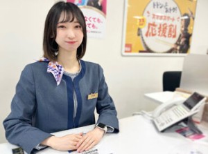 ＼スマホショップSTAFF／
機種変更のサポートやデータ移行のお手伝いなど。
未経験でも高時給スタート★サポート充実！