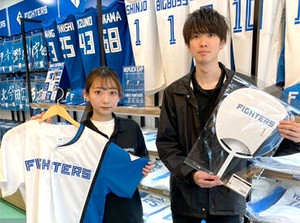 店内のディスプレイ・レイアウト・イベント企画などを考案する機会も♪
野球に詳しくなくても、楽しみながら働けます！