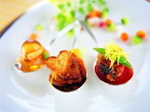 宴会調理・レストラン調理など
様々な経験を積めてスキルUP可能！
待遇・福利厚生も充実で
働きやすい環境が整っています◎