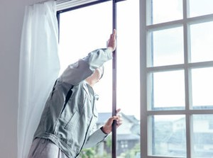 社内はフラットな雰囲気！
上下関係にとらわれず、誰もが気軽に話せる環境です。
現在30～60代の男性3名が活躍しています。
