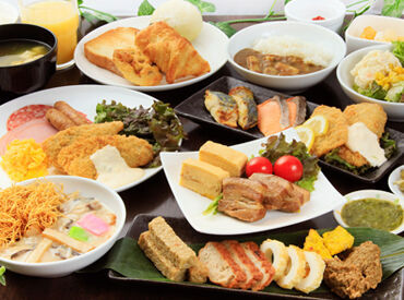 職場は栄養満点のご当地メニューや朝の定番メニューが
お客様にも好評のレストランです！
