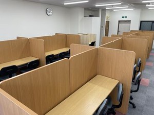 室長や講師の方もみんな優しい
アットホームな職場です◎
個人のスキルを尊重するので
自分のやりやすい科目で指導できます！