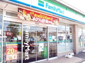 ＼経験がなくてもOK／
コンビニの基本接客から運営など…
「お店づくりの楽しさ」まで教えます♪
※東海北見田店の写真です