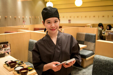 ★あたたかい仲間がたくさんいるお店★
丁寧なサポート体制で、未経験さんも安心♪
分からない点は何でも聞いて下さい◎