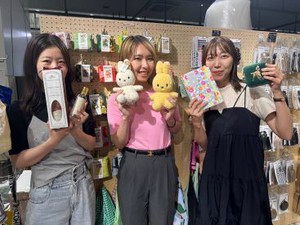 “選んで楽しい、もらってうれしい”
をコンセプトにした本とギフトのお店です♪
20代女性活躍中☆